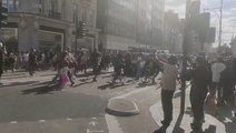 Oxford Street: Dozens run from police during social media ‘robbery campaign’