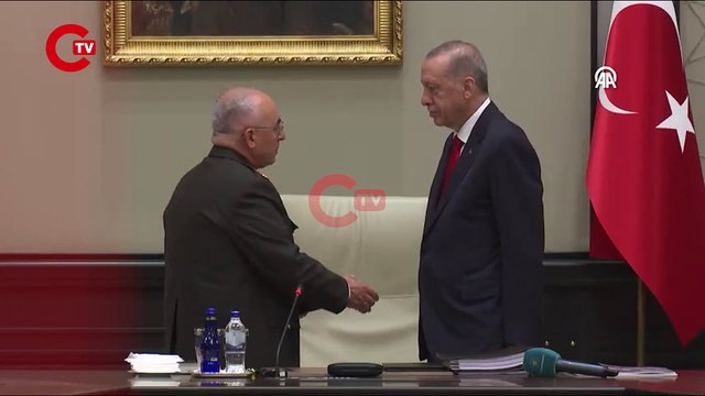 Kara Kuvvetleri Komutanı Erdoğan'ın karşısında gözyaşlarını tutamadı