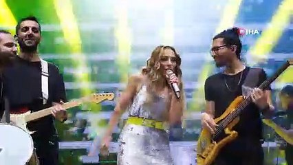 Kapadokya Balon ve Kültür Yolu Festivali'nde Nevşehirliler Ziynet Sali ile coştu