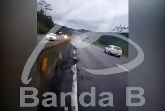 Vídeo mostra momento em que motorista morre atropelado pelo próprio caminhão na BR-277