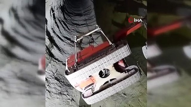 Les machines de construction volantes du barrage de Yusufeli