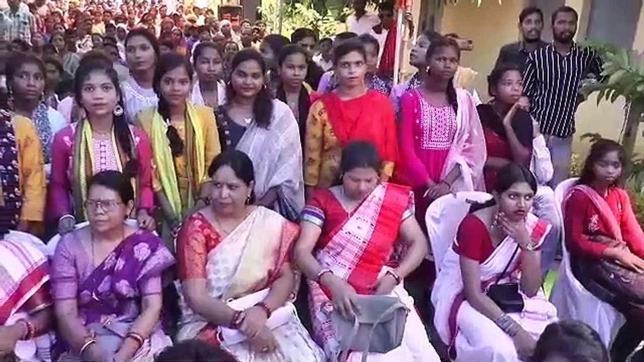 विश्व आदिवासी दिवस कार्यक्रम में हुए शामिल