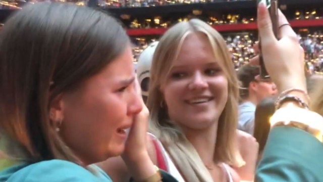 Sisters get emotional after Coldplay's 'Yellow' brings back everlasting memories