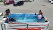Les commerçants submergés par la chaleur à KARS ont transformé leur remorque de camion en piscine