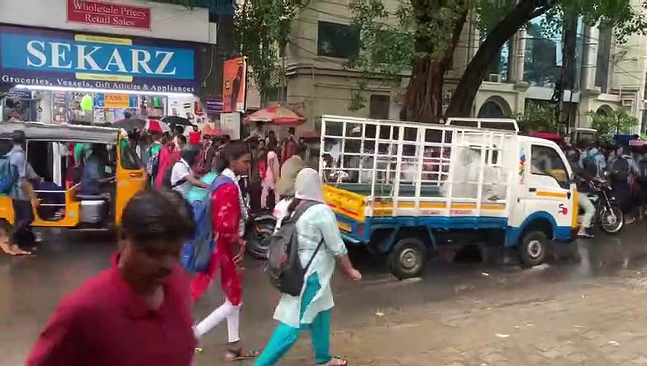 महानगर के कई इलाकों में झमाझम बारिश