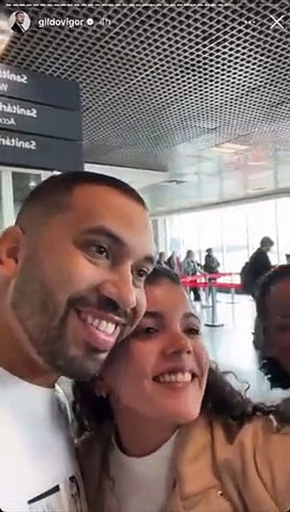 Gil do Vigor é atacado em aeroporto por cantar música gospel