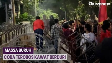Massa Buruh Coba Terobos Kawat Berduri di Kawasan Patung Kuda