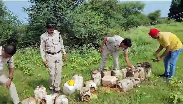 आबकारी विभाग द्वारा 2 लाख 80 हजार की अवैध हाथभट्टी शराब जप्त आबकारी अधिनियम के 6 प्रकरण पंजीबद्ध