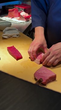 Corte de atún rojo en el restaurante japonés Toki