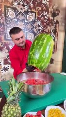 Babası tarafından dolandırdığını iddiasıyla zor günler geçiren CZN Burak iğne ipliğe döndü