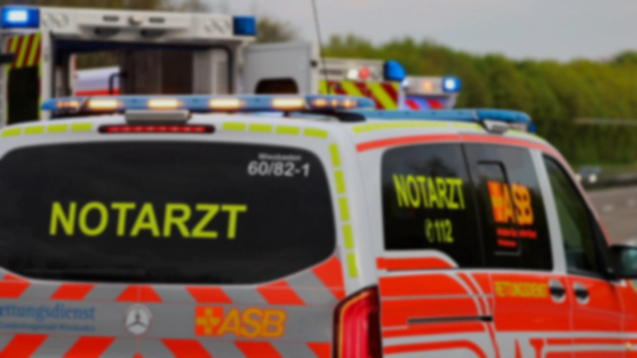 Rettungsgasse blockiert: Notarzt fährt mit Fahrrad