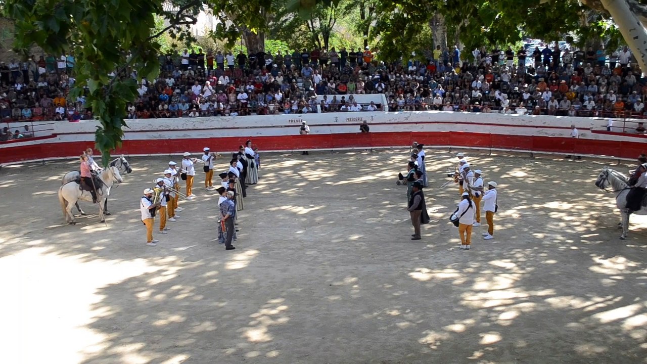 Montfrin : Des arènes noires de monde pour la Capelado du Gland d'Or