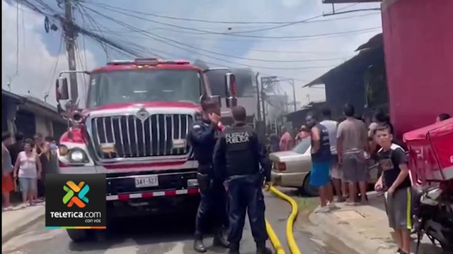 tn7-bomberos-atienden-incendio-100823