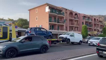 Une voiture s'encastre dans une boulangerie à Saint-Raphaël: un blessé grave