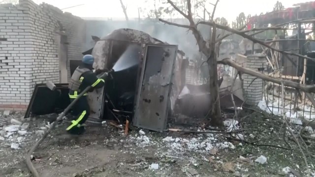 러, 우크라 민간 지역에 또 공습... 3명 사망·9명 부상 / YTN