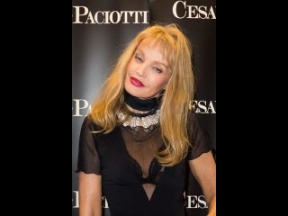 "Faut consulter" : Arielle Dombasle déroute ses abonnés avec une vidéo perturbante