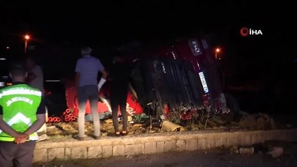 Plastik boru yüklü tır devrildi: 1 ölü, 1 ağır yaralı