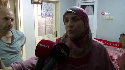 Motosikletli 2 kişi tartıştıkları eski arkadaşlarının evini kurşuna yağmuruna tuttular... O anlar kamerada