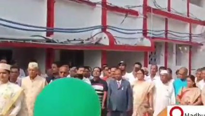 मधुबनी: जिला सत्र न्यायाधीश ने व्यवहार न्यायालय पर किया झंडोत्तोलन, राष्ट्रीय ध्वज को दी सलामी, देखिए