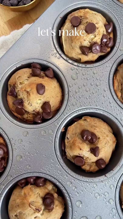 Healthy Banana Breakfast Muffins 