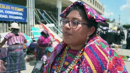 Mujeres mayas denuncian que la fiscal de Guatemala "teje corrupción"