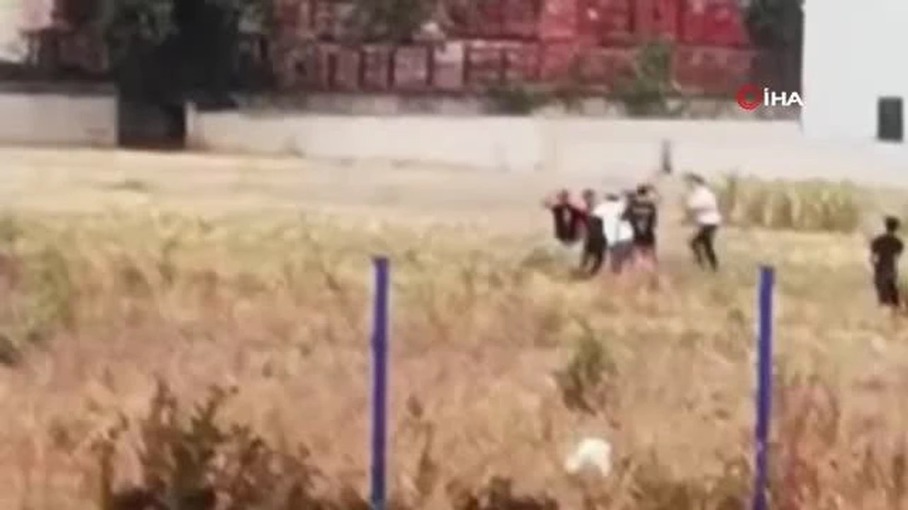 Tarlada çıkan yangın ortalığı boks ringine çevirdi