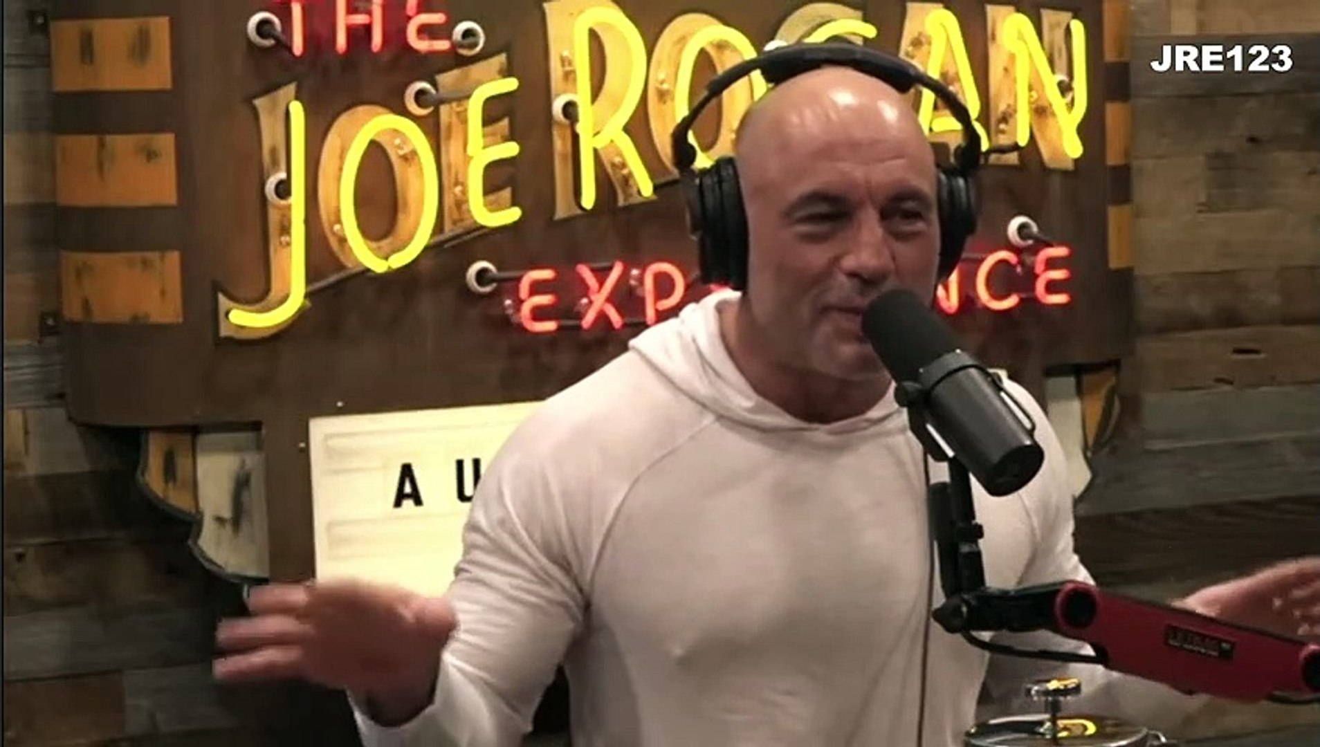 ⁣2019 – Tim Dillon – The Joe Rogan Experience