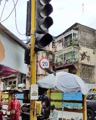 सिग्नल बिघडलेले ट्राफिक पोलीसही नाही गिरगावात प्रवासाचे वांदे New