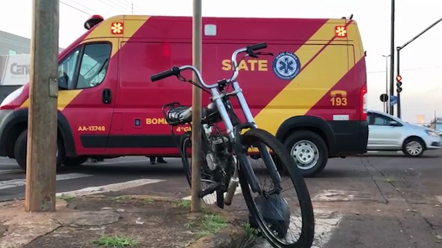 Ciclista adolescente fica ferido ao se envolver em acidente na Avenida Carlos Gomes
