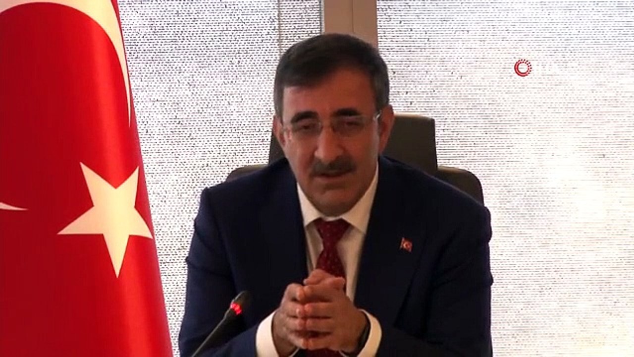Cumhurbaşkanı Yardımcısı Cevdet Yılmaz: "Bir taraftan enflasyonla mücadele edeceğiz, bir taraftan da kalkınmış bir ülke haline gelmek için...