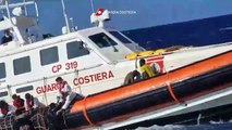 Migranti:5 sbarchi a Lampedusa,1.500 pronti a lasciare isola.