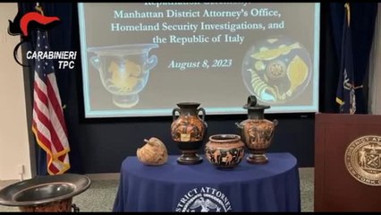 Dagli Usa i carabinieri riportano in Italia 266 reperti archeologici