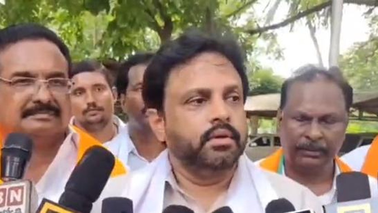 కృష్ణా జిల్లా: నిధులు దారి మళ్లించడంపై ఆగ్రహం