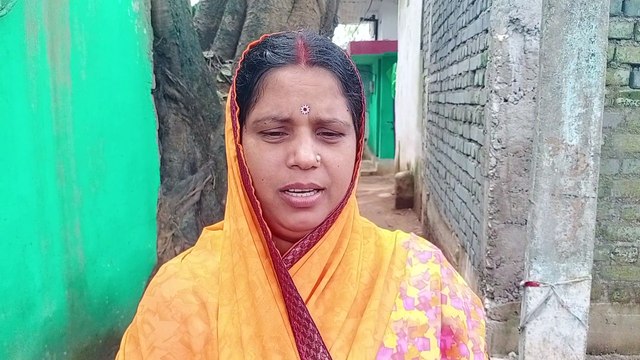 मोपका में नालियां नहीं, सड़क बहता है निकासी का पानी, कीचड़ से सराबोर सड़क से लोग परेशान सड़क