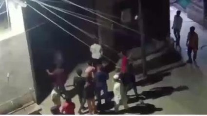 मकराना: पुरानी रं‍जिश को लेकर एक पक्ष ने किया पथराव, देखिए घटना का Live वीडियो