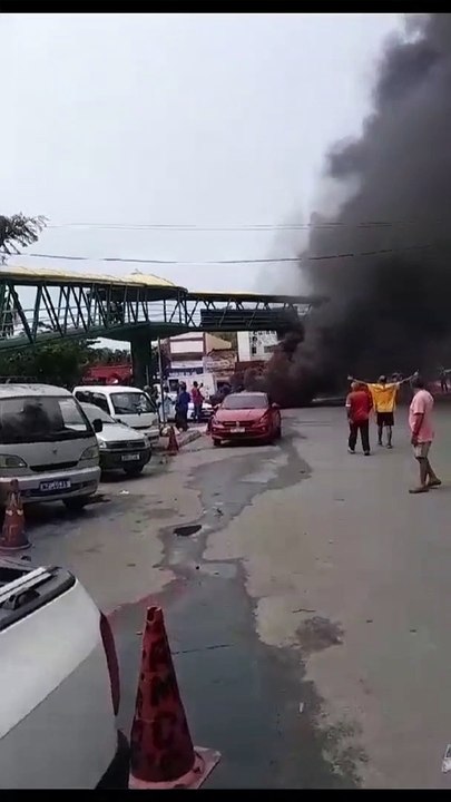 VÍDEO: Motoristas de transporte alternativo e de aplicativo realizam protesto contra prefeitura no Centro de Camaçari