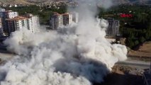 Malatya'da ağır hasarlı 12 katlı bina patlayıcı ile yıkıldı