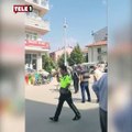 Konya'da canına tak eden çiftçiden protesto! Bir kamyon dolusu buğdayı AKP binası önüne döktü