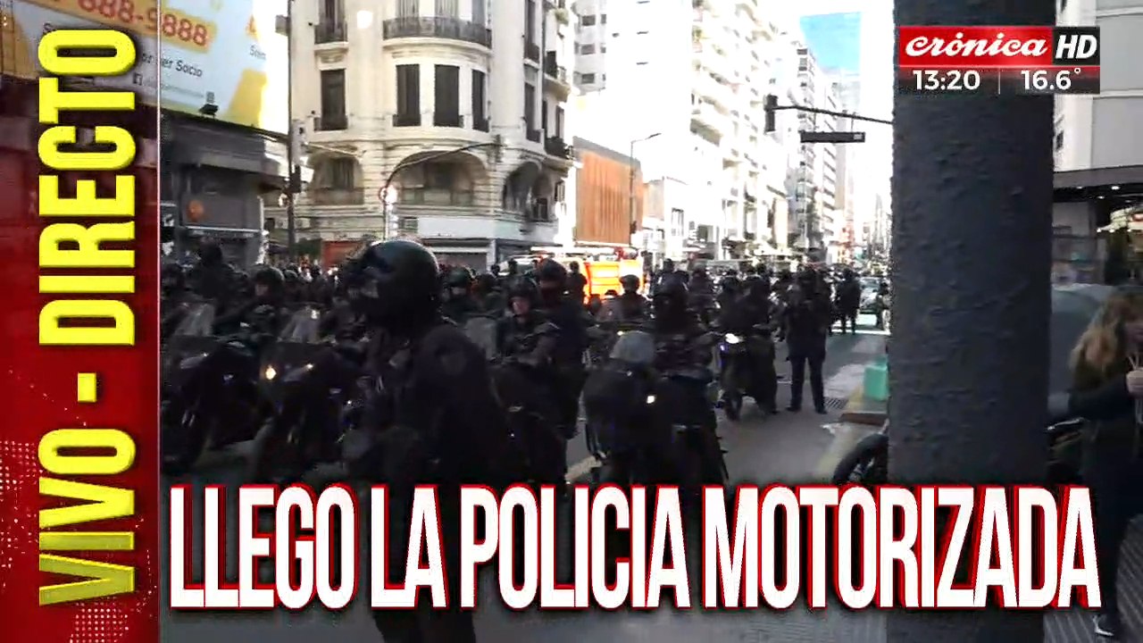 Tras los incidentes en el Obelisco, llegó la policía motorizada y se desconcentró la manifestación