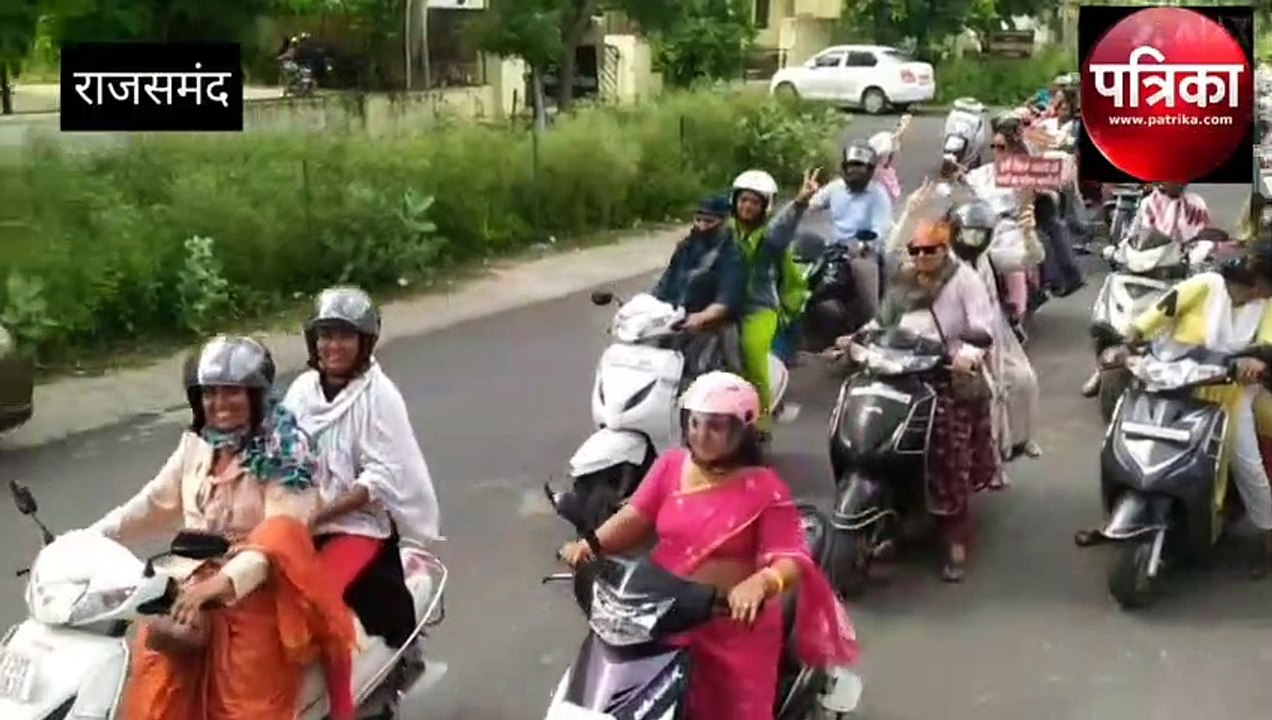 शिक्षकों का शक्ति प्रदर्शन, प्रशासन को सौंपे बीएलओ दस्तावेज