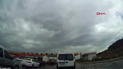 A Bursa, le TIR a frappé 3 voitures au box-office