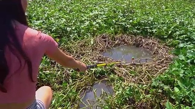 Fishing Video. Amaze the Snake Fishing Girl with a Traditional Hook