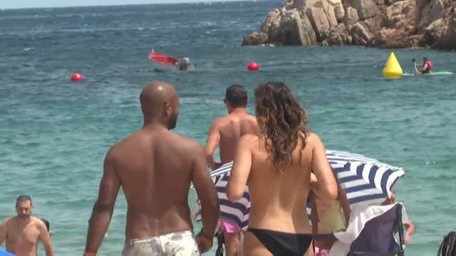 Masificación en las playas españolas más paradisíacas
