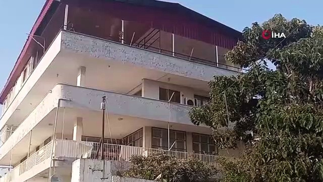 A tué la personne qui s'est présentée comme avocat avec un couteau, s'est échappée dans la zone boisée et s'est suicidée avec une arme à feu