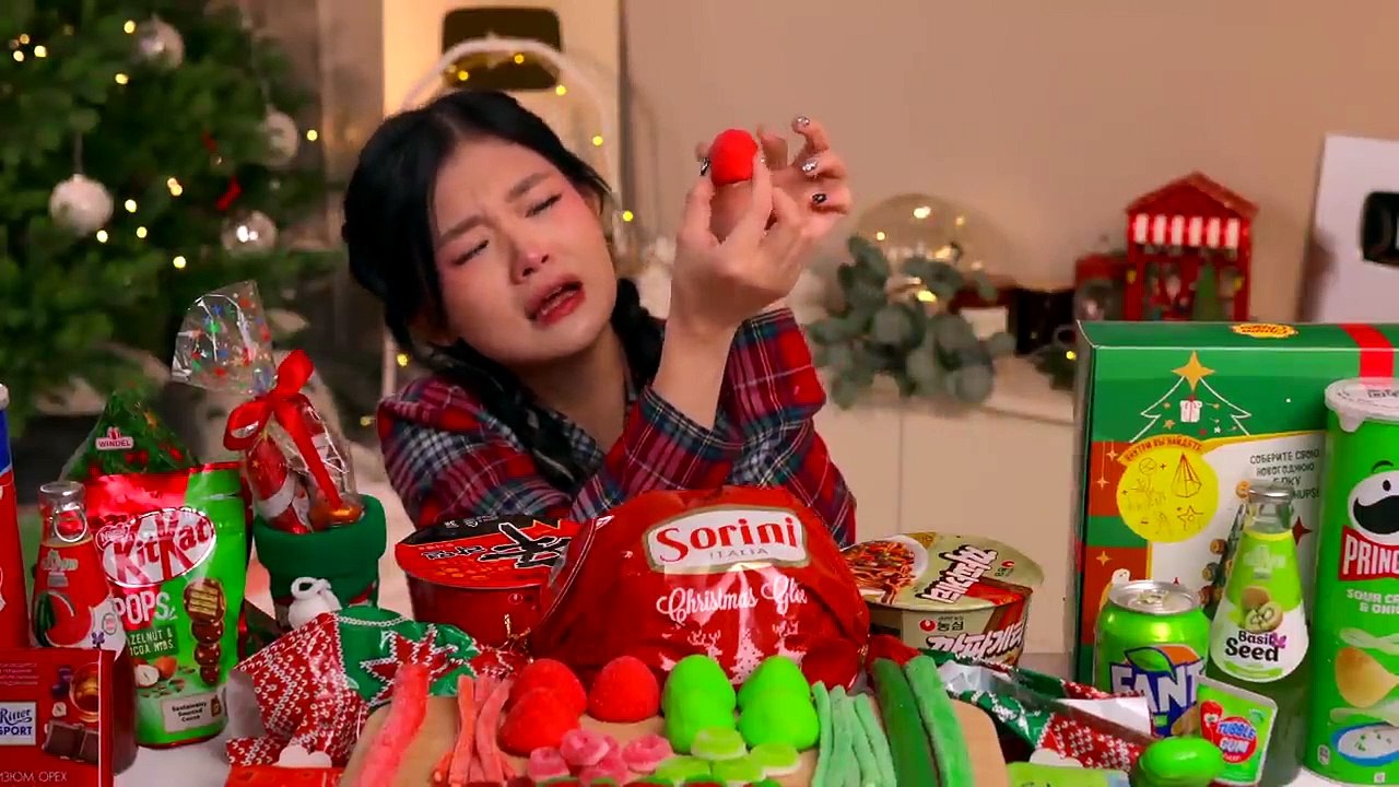 ASMR CHRISTMAS RED and GREEN COLOUR MUKBANG  GIANT CANDY and CHRISTMAS SWEETS
