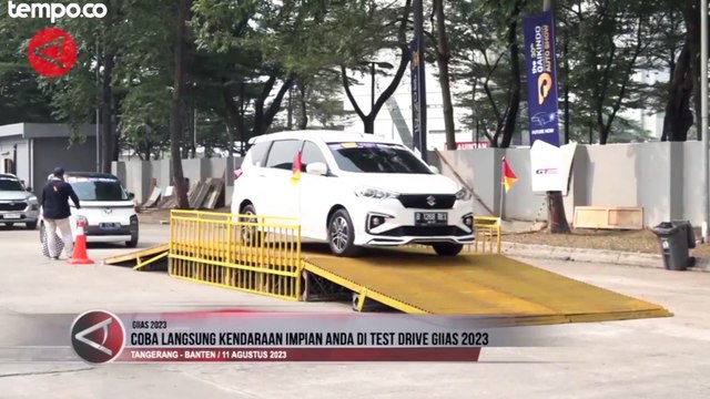 Pengunjung Antusias Jajal Mobil Impian di Test Drive GIIAS 2023