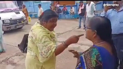 समस्तीपुर: हड़ताल के बीच दो आशाओं के बीच जमकर हुआ बबाल, आप भी देखें वायरल वीडियो