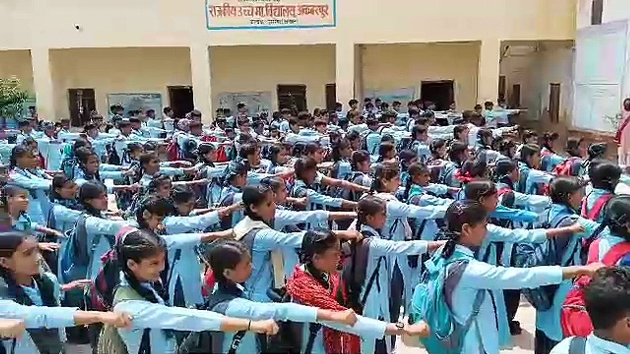मेरी माटी-मेरा देश कार्यक्रम में विद्या​​र्थियो...