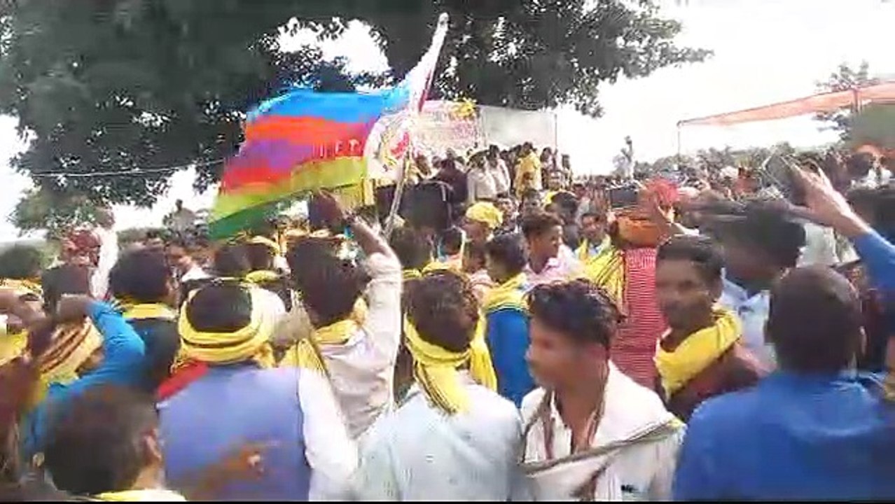 नाराज आदिवासियों ने पटवा के खिलाफ लगाए नारे