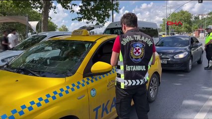 Üsküdar'da Denetim Sırasında Ceza Yazılan Taksici, Emniyet Kemeri Takmadan Kaçtı